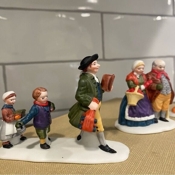 Dept 56 Sleepy Hollow Set Heritage Village Figurines Villagers #5956-0 - Picture 4 of 10